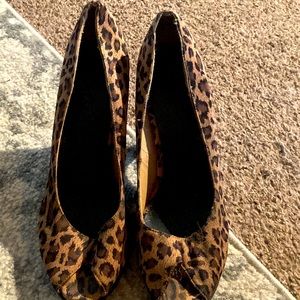Women’s size 10 leopard print heels
